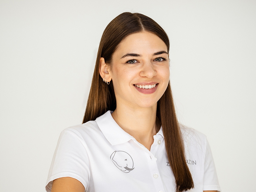 Annalena Reitmeier, Zahnärztin bei Elephant 5 in Köln mit Schwerpunkt auf Ästhetik und Prophylaxe.